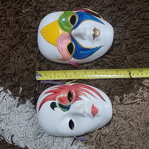 Vintage Mardi Gras Porcelain Ceramic Painted Face Mask Set Of 2 Good Condition - Picture 3 of 5